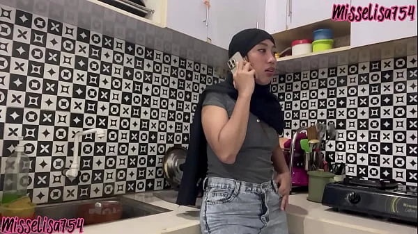 ARAB NIQAB MUSLIM WIFE VISIT MASSAGE, THE MASSEUR WANNA FUCK AND BY COCK SLIDDING TO HER GORGEOUS BODY
