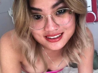 Blonde emo amateur solo masturbation