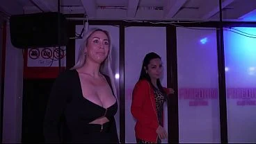 Dietro le quinte, Calda bionda e Bruna vengono scopate in un club di Scambisti. Video completo sulla mia pagina Red.